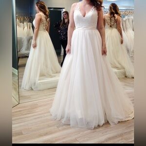 Elegant White Lace Wedding Dress